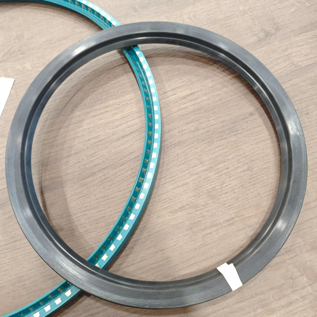 NBR Fabric Reinforced Rotary Shaft R36 R58 R35 R37 Oil Seal High Pressure Oil Seal for Heavy Duty Machinery
