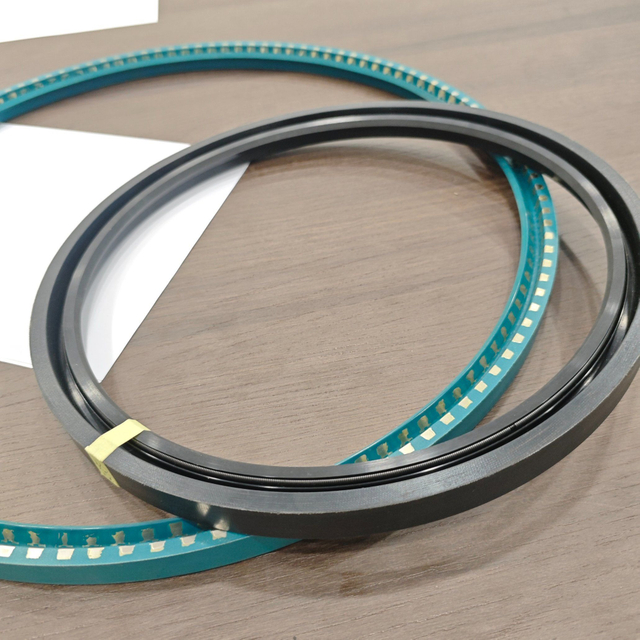 Factory Wholesale-High Wear Resistance R35 R37 R58 U-Type Reinforced Rotary Shaft Oil Seals for Rolling Mills and Heavy Machinery