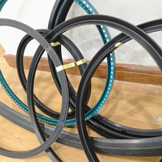 Factory Price NBR Fabric Reinforced Rotary Shaft R36 R58 R35 R37 Oil Seal for Heavy Duty Machinery