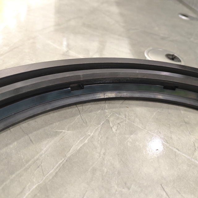 High Quality-NBR Fabric Reinforced Rotary Shaft R36 R58 R35 R37 Oil Seal for Heavy Duty Machinery