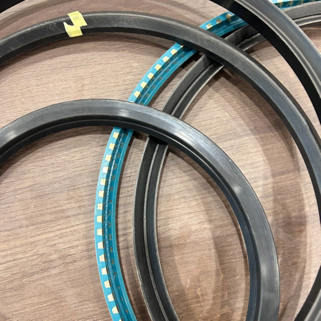 NBR Fabric Reinforced Rotary Shaft Oil Seal /R37 Oil Seal 400*444*20