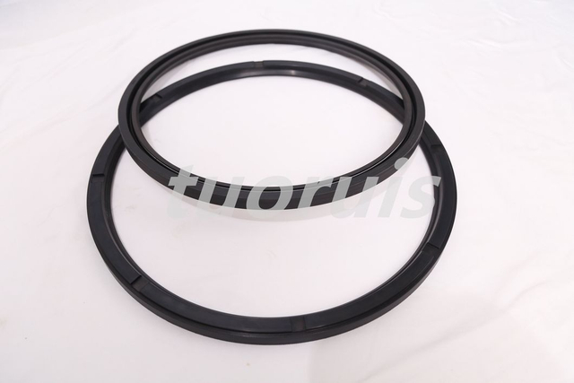 High Quality Freely Provided Sample Standard FKM/NBR Fabric Reinforced Rotary Shaft Oil Seal and R35/R37/ 58 Type Rubber Oil Seal 240*280*16